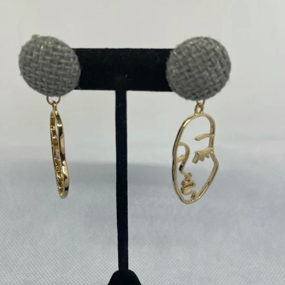 Fashion Earrings - Picture 2 of 2
